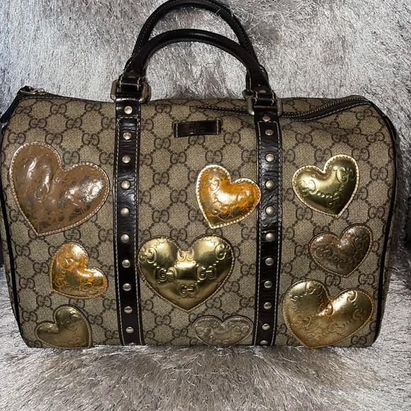 Vintage Gucci monogram Preloved in great condition the hearts do have some wear - Picture 1 of 14